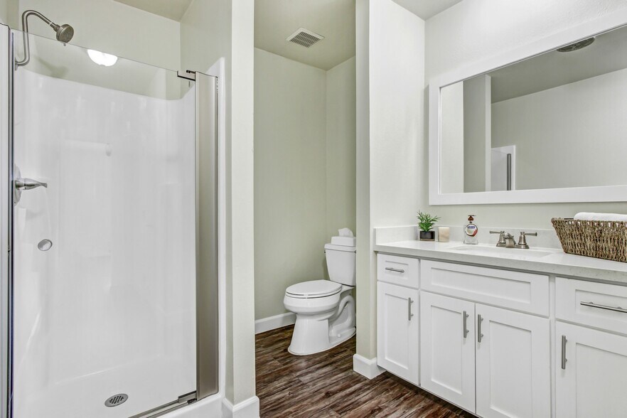 More Photos Of 14849 Vanowen St, Van Nuys Apartments For Sale