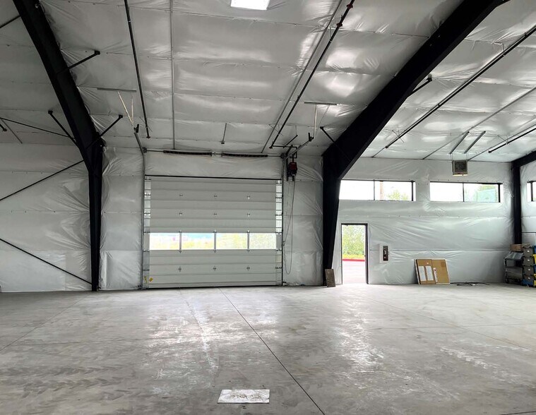 More Photos Of 3333 NW 35th St, Vancouver Light Distribution For Lease