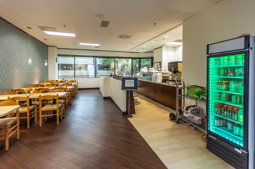 More Photos Of 2711 Lyndon B Johnson Fwy, Dallas Office For Lease