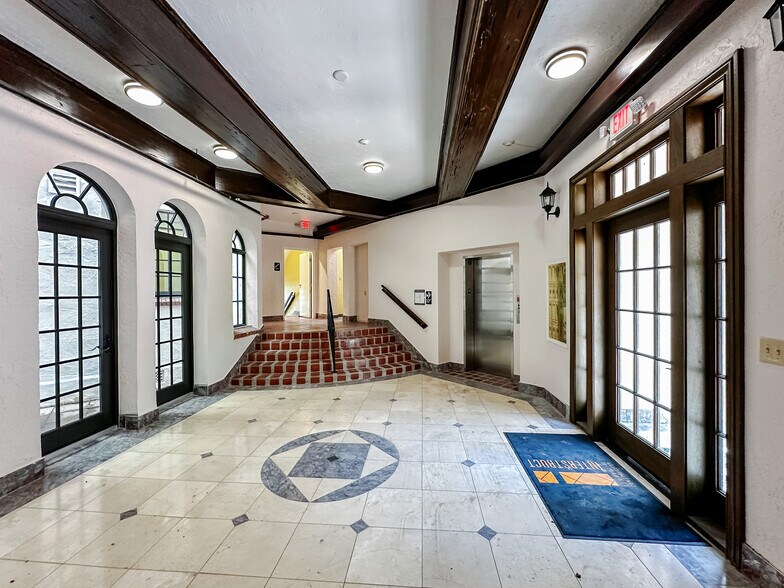 More Photos Of 601 Quay Commons, Sarasota Office For Sale