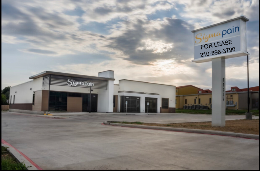 More Photos Of 11227 Toepperwein Rd, Live Oak Medical For Sale