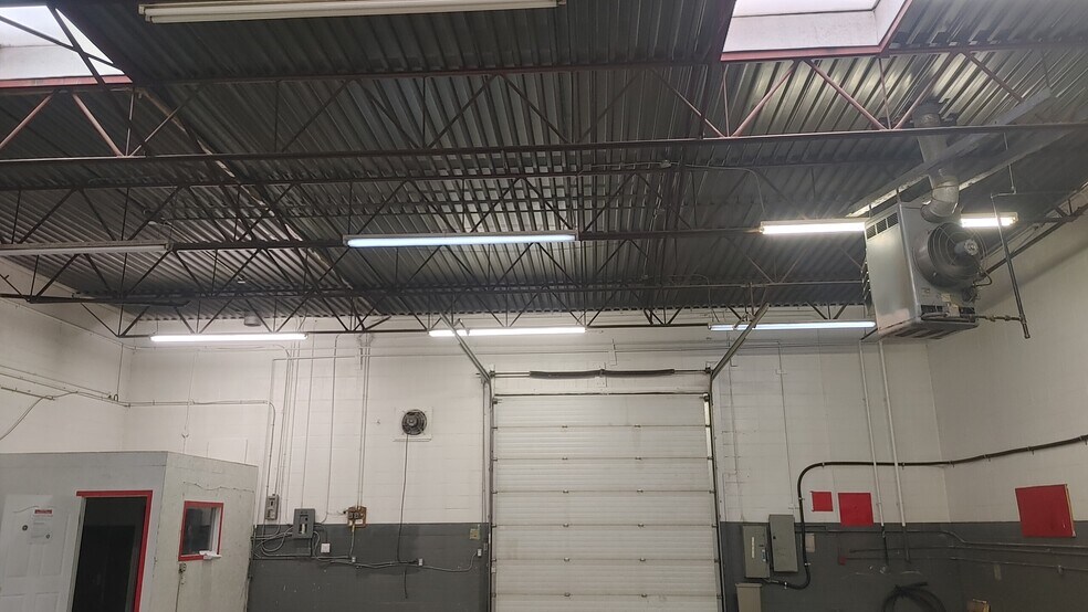 More Photos Of 9912 72 Ave NW, Edmonton Industrial For Lease