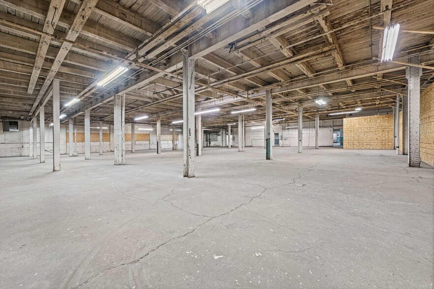 More Photos Of 4444 Lawton Ave, Detroit Warehouse For Sale