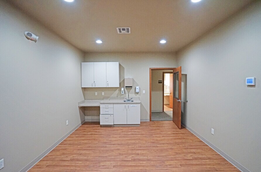 More Photos Of 1607 Creekside Loop, Yakima Medical For Lease