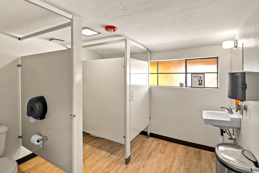 More Photos Of 102 E Pima St, Cottonwood Restaurant For Sale