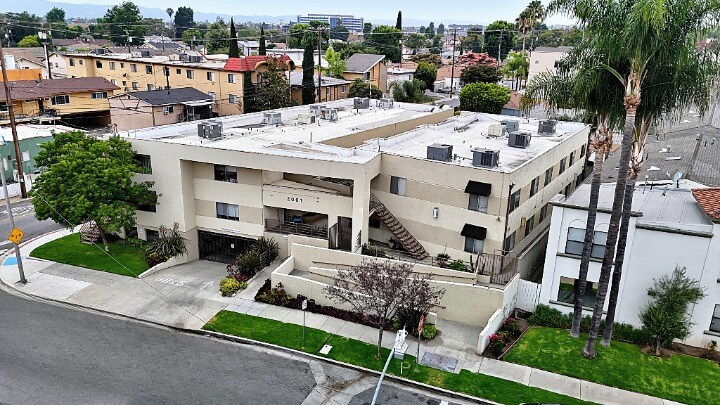 More Photos Of 2001-2005 Grismer Ave, Burbank Apartments For Sale
