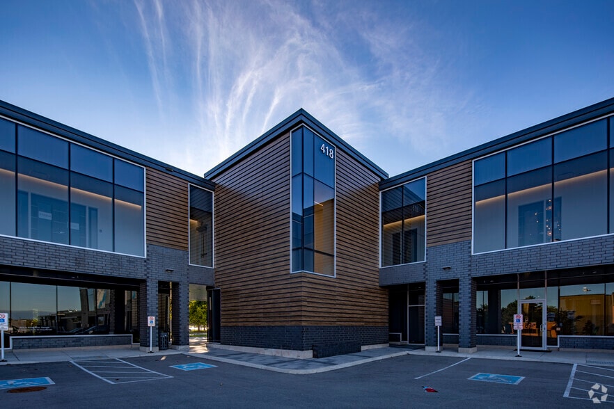 More Photos Of 418-438 Iroquois Shore Rd, Oakville Office For Lease