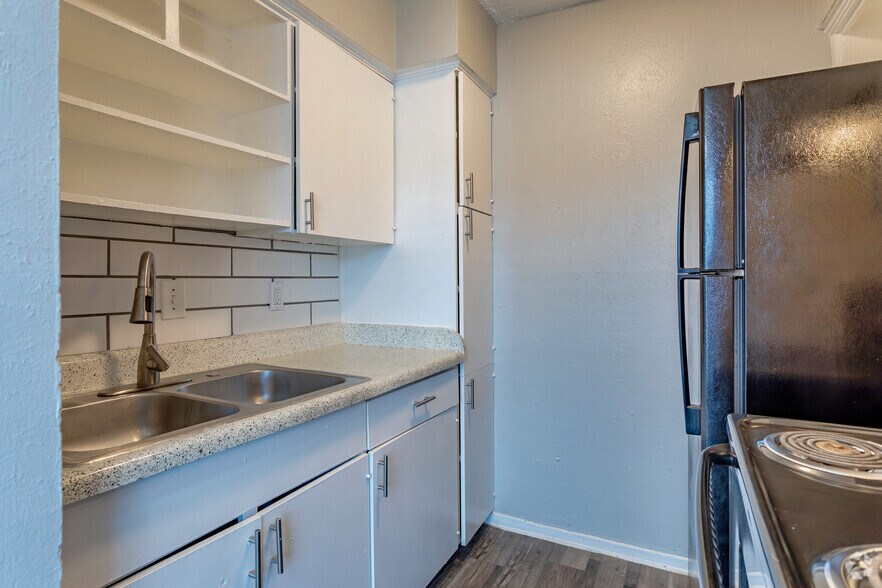 More Photos Of 2710 W Walnut St, Garland Apartments For Sale
