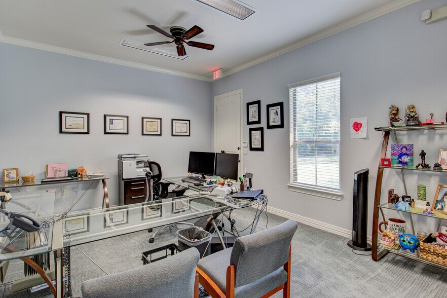 More Photos Of 7633 Bellaire Dr S, Fort Worth Medical For Sale