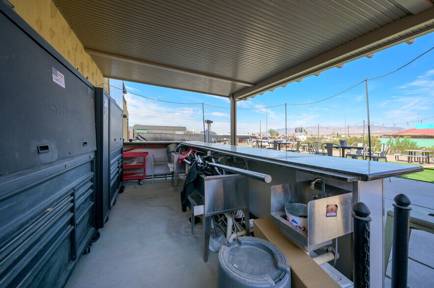 More Photos Of 877 Hancock Rd, Bullhead City Bar For Sale