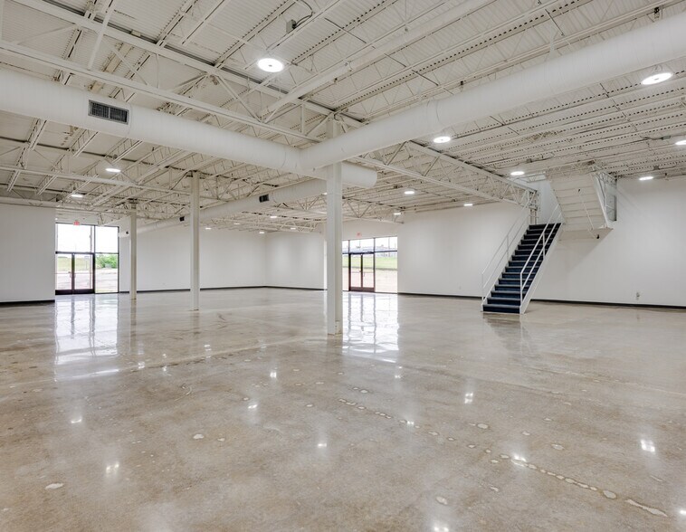 More Photos Of 3900 Benbrook Blvd, Fort Worth Warehouse For Sale