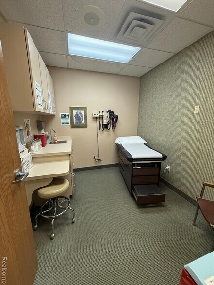 More Photos Of 4007 W Court St, Flint Medical For Sale