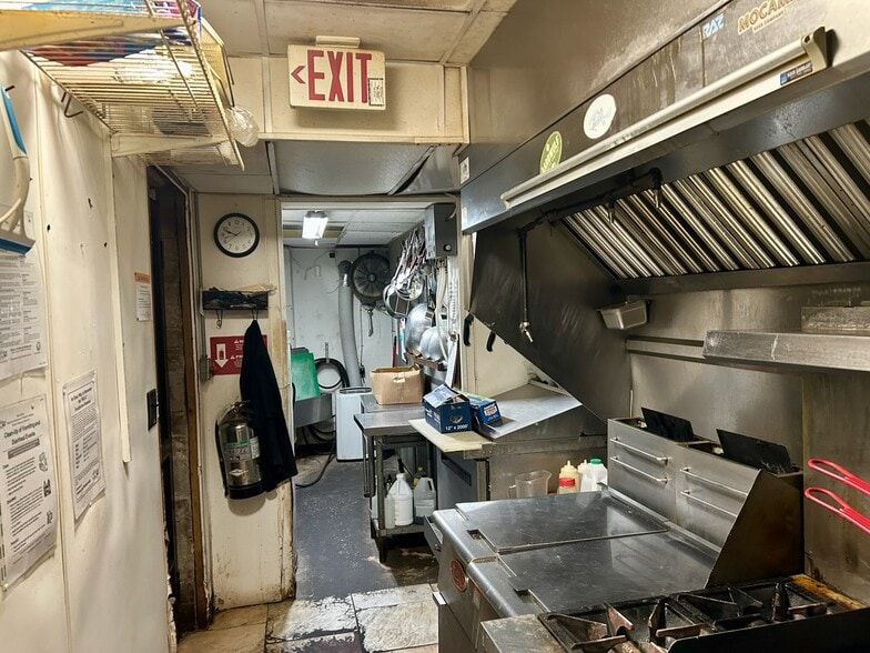 More Photos Of 320 S 8th St, Fernandina Beach Freestanding For Lease