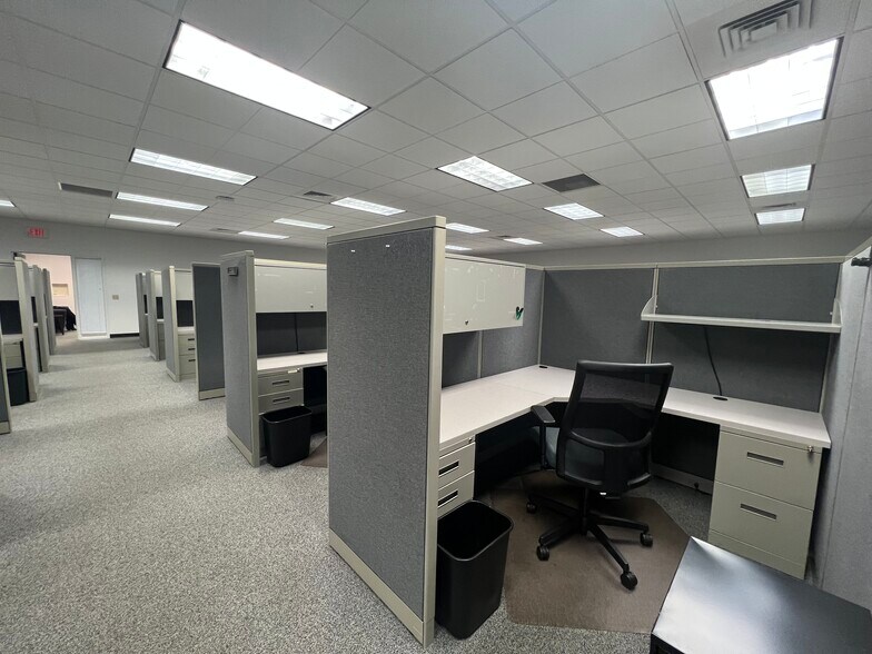 More Photos Of 2810 Meredyth Dr, Albany Medical For Lease