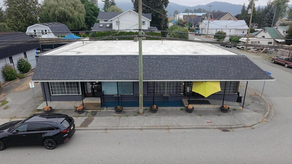 Primary Photo Of 5814 Riverside St, Abbotsford Storefront Retail Office For Sale