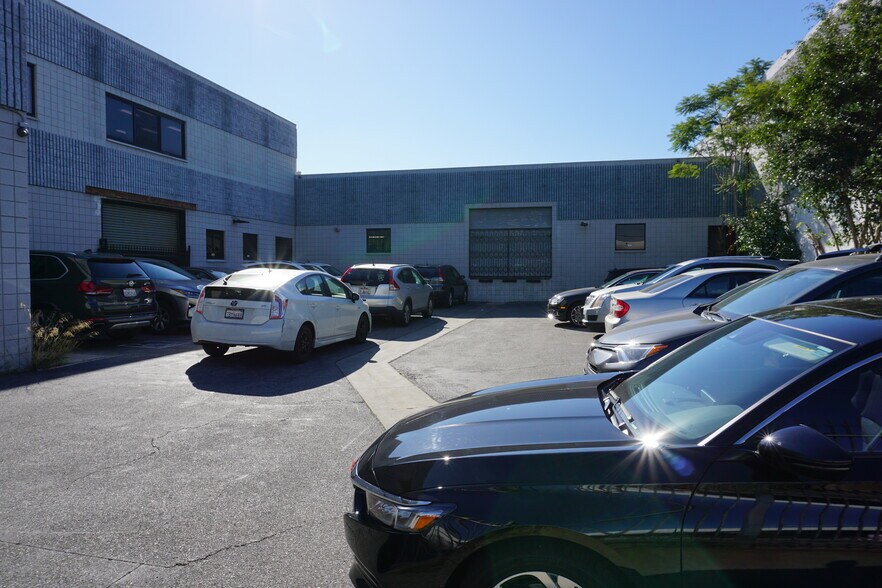 More Photos Of 540 E Jefferson Blvd, Los Angeles Warehouse For Lease