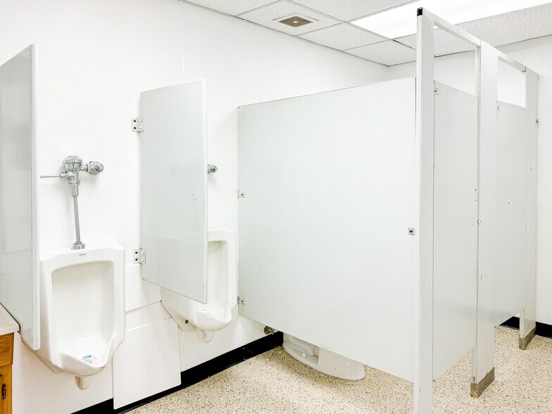 More Photos Of 2585 W Interstate 20, Odessa Manufacturing For Lease