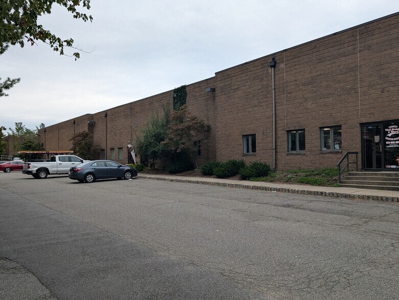 More Photos Of 60 E Hanover Ave, Morris Plains Light Manufacturing For Sale