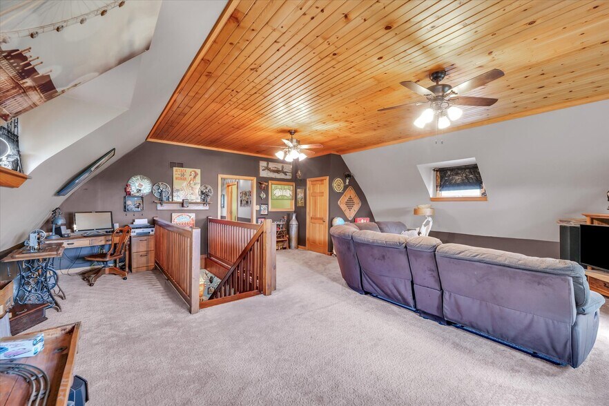 More Photos Of 1356 County Road 2900 N, Rantoul Specialty For Sale