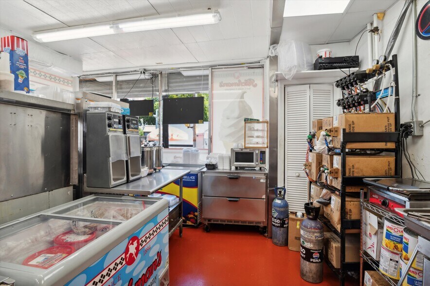 More Photos Of 1594 Market St, Linwood Freestanding For Sale