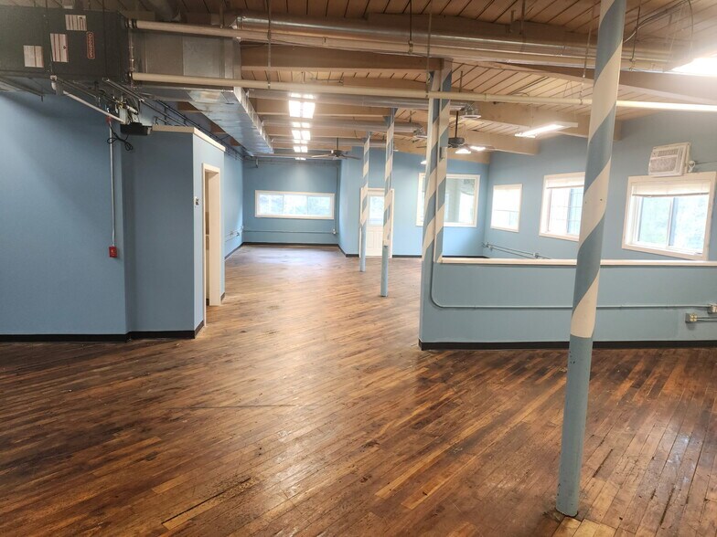 More Photos Of 1548 Burden Lake Rd, Averill Park Warehouse For Lease