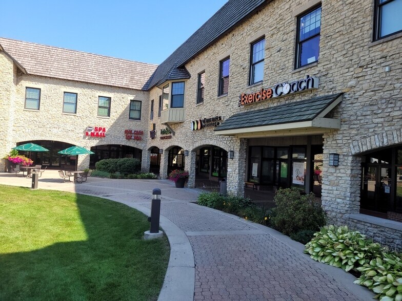 More Photos Of 2501-2585 Waukegan Rd, Bannockburn Unknown For Lease