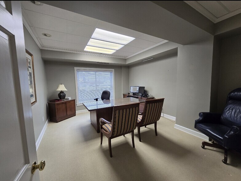 More Photos Of 5 E Main St, Hudson Office Residential For Lease