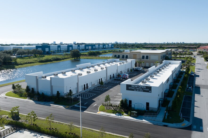 More Photos Of 230 N Congress, Lake Park Flex For Lease