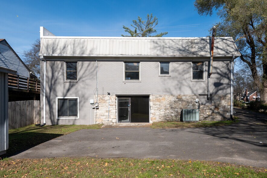 More Photos Of 130 Emmitt Ave, Madison Office For Sale