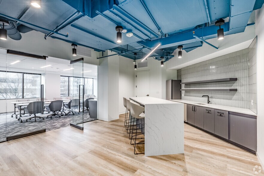 More Photos Of 8100 Boone Blvd, Vienna Office For Sale