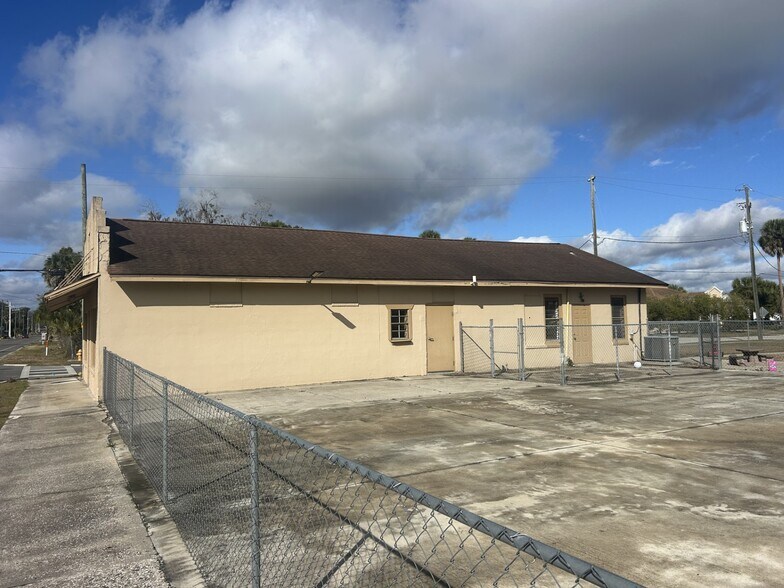 More Photos Of 1210 Saint Johns Ave, Palatka Office For Sale