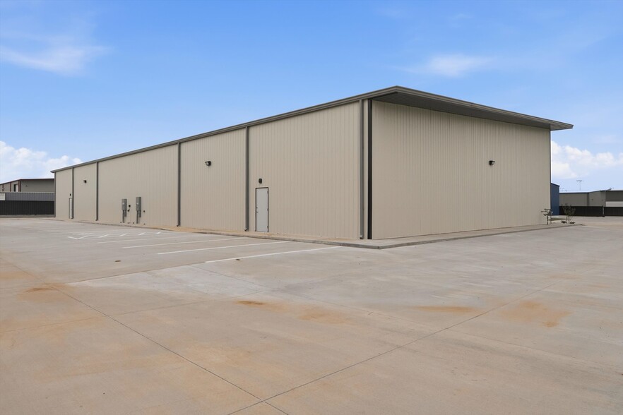 More Photos Of 616 124th St, Oklahoma City Service For Lease