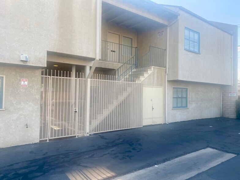 More Photos Of 3004 Deodar Ave, Costa Mesa Office For Lease