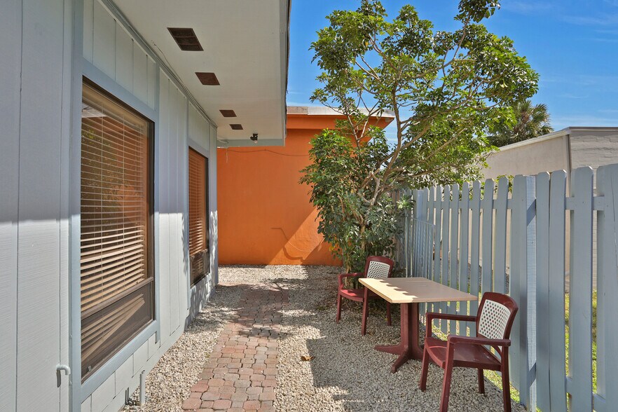 More Photos Of 162 Peninsula Dr S, Daytona Beach Medical For Sale