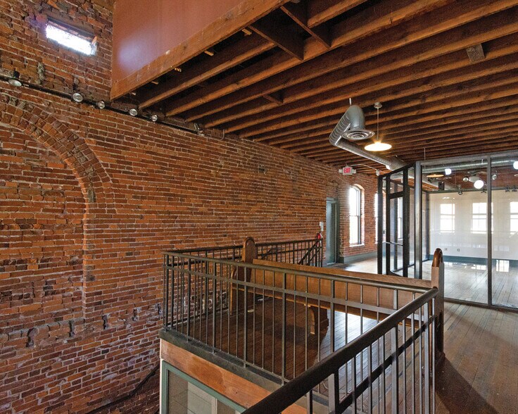 More Photos Of 390 S Main St, Memphis Office For Sale