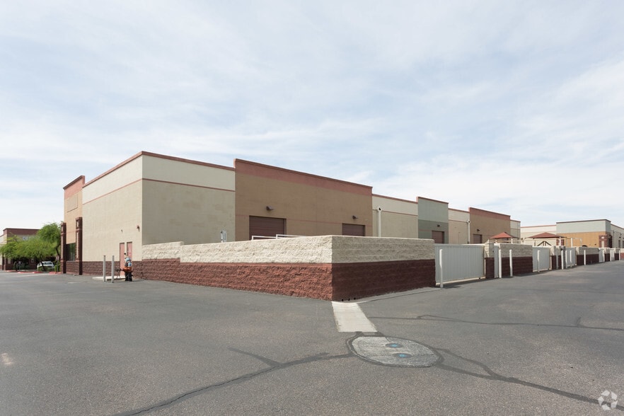More Photos Of 21505 N 78th Ave, Peoria Showroom For Lease