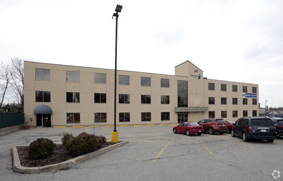 More Photos Of 236 Victoria St, Kitchener Office For Lease