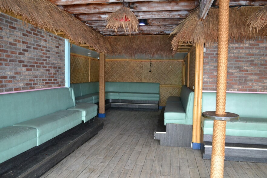 More Photos Of 1050 Garnet Ave, San Diego Restaurant For Lease