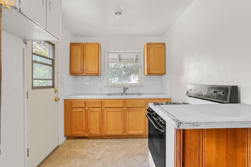 More Photos Of 6833 Simpson Ave, North Hollywood Land For Sale