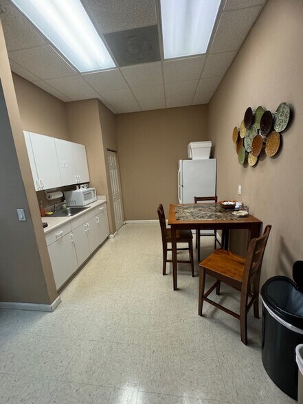 More Photos Of 1410 Park Ln S, Jupiter Warehouse For Lease