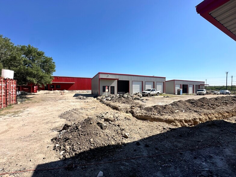 More Photos Of 13807 Bulverde Rd, San Antonio Flex For Sale
