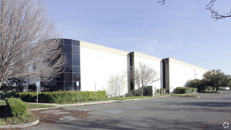 More Photos Of 2373 N Watney Way, Fairfield Warehouse For Lease