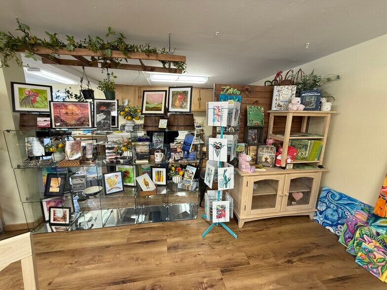 More Photos Of 307 N Nordic Dr, Petersburg Storefront For Sale