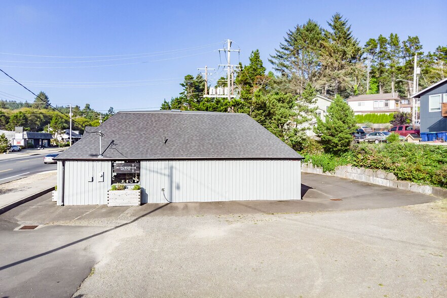 More Photos Of 3110 SE Highway 101, Lincoln City Storefront For Sale