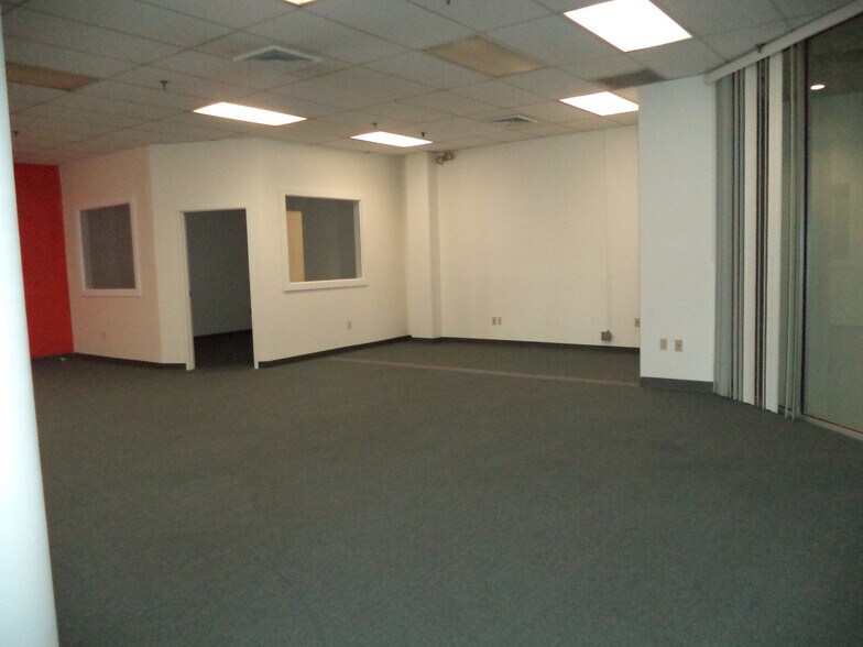 More Photos Of 1117 Elm St, Manchester Office For Lease