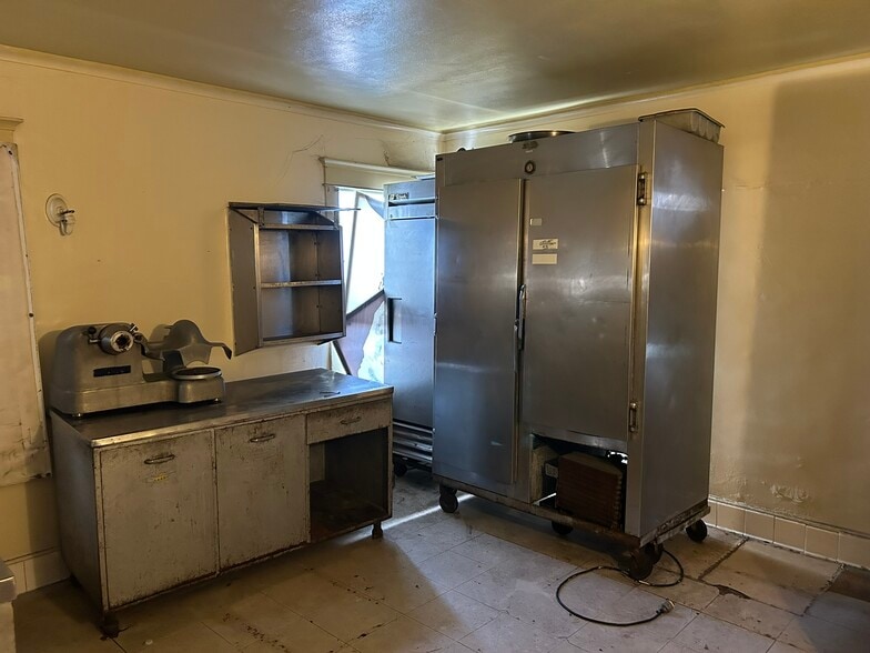 More Photos Of 5026 Crenshaw Blvd, Los Angeles Restaurant For Sale