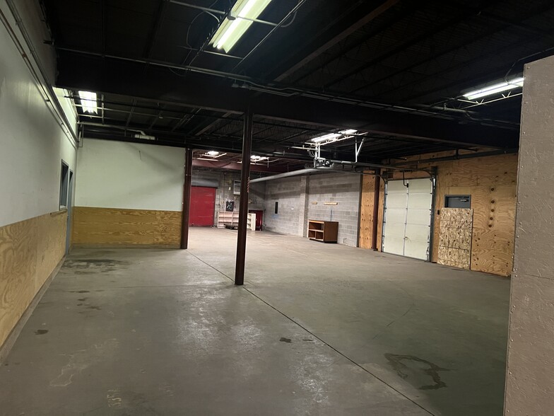 More Photos Of 1020-1060 Saw Mill Run Blvd W, Pittsburgh Warehouse For Lease