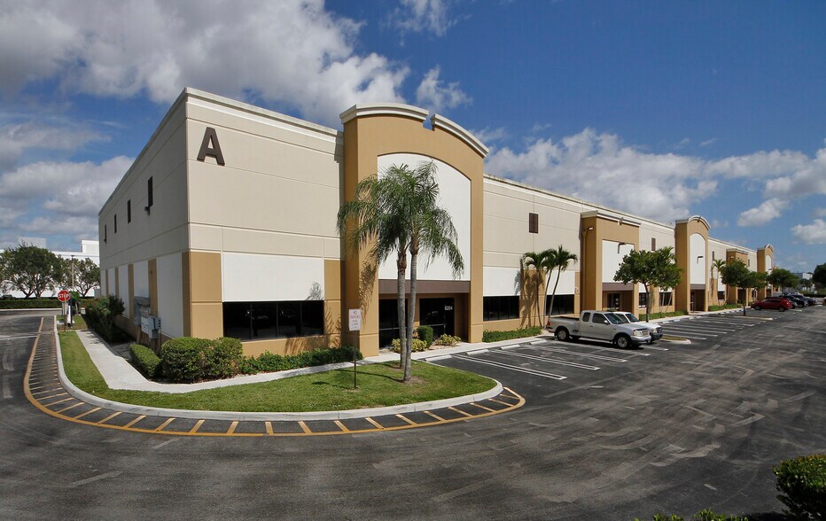More Photos Of 6250-6270 N Hiatus Rd, Tamarac Unknown For Lease