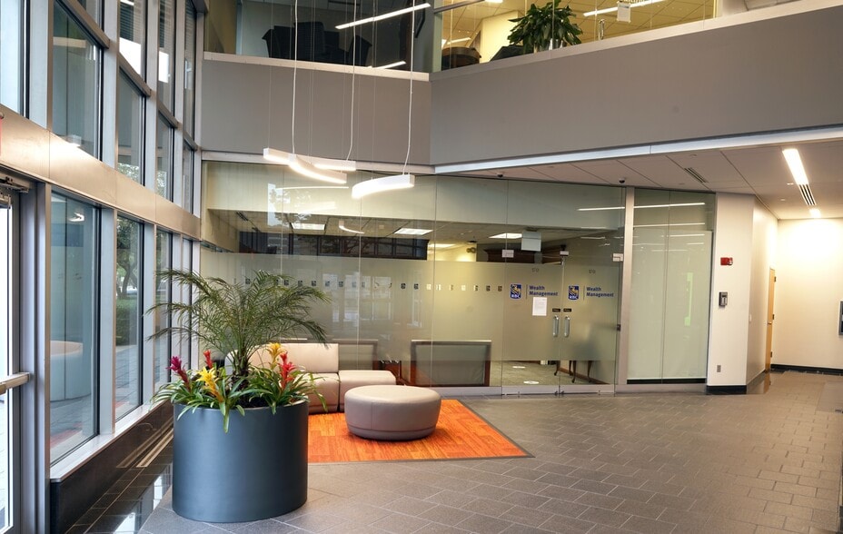 More Photos Of 500 Lee St E, Charleston Office For Lease