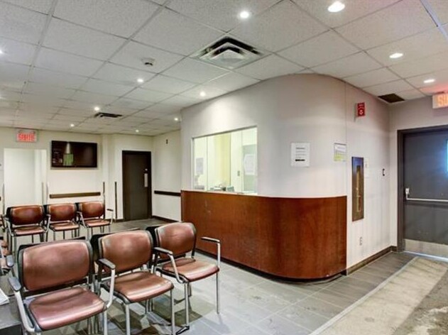More Photos Of 2310-2320 Rue Fleury E, Montréal Storefront Retail Office For Sale